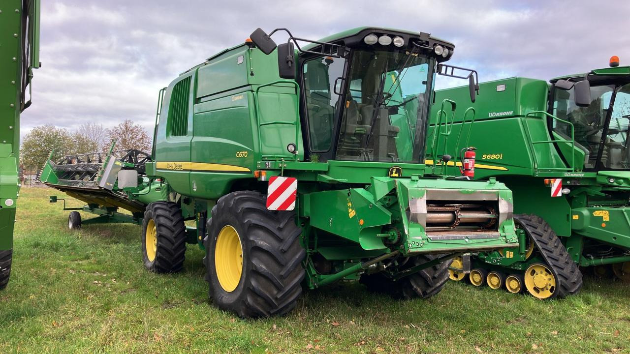 John Deere C 670 - Moissonneuse-batteuse: photos 1 John Deere C 670 - Moissonneuse-batteuse: photos 1