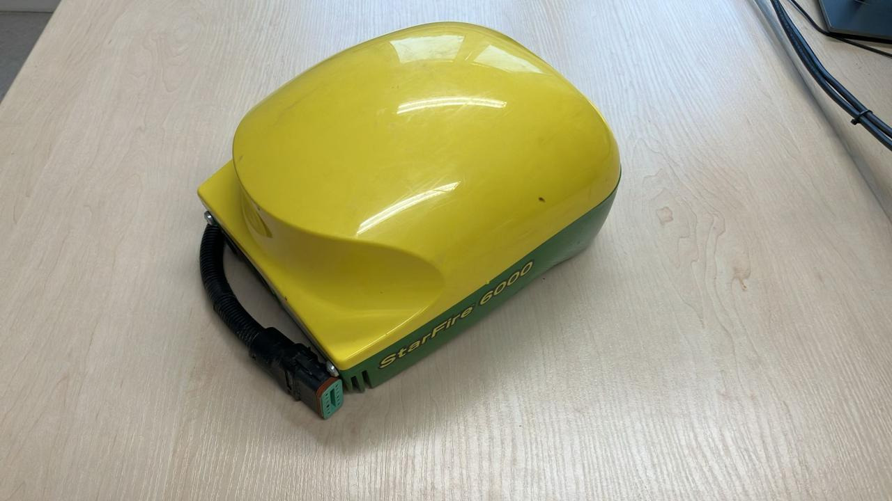 John Deere SF6000 - Système de navigation pour Machine agricole: photos 1 John Deere SF6000 - Système de navigation pour Machine agricole: photos 1