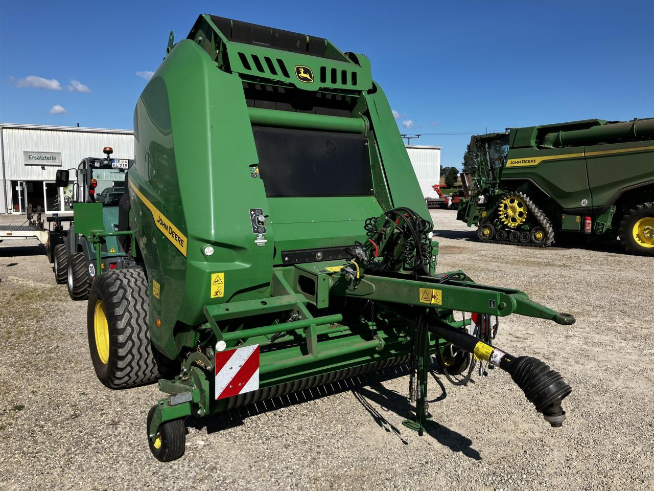 John Deere V461M MaxiCut HC13 - Presse à balles rondes: photos 1 John Deere V461M MaxiCut HC13 - Presse à balles rondes: photos 1