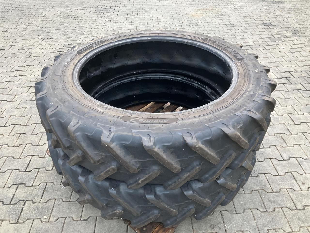 Michelin 320/85R38 - Pneu pour Machine agricole: photos 1 Michelin 320/85R38 - Pneu pour Machine agricole: photos 1