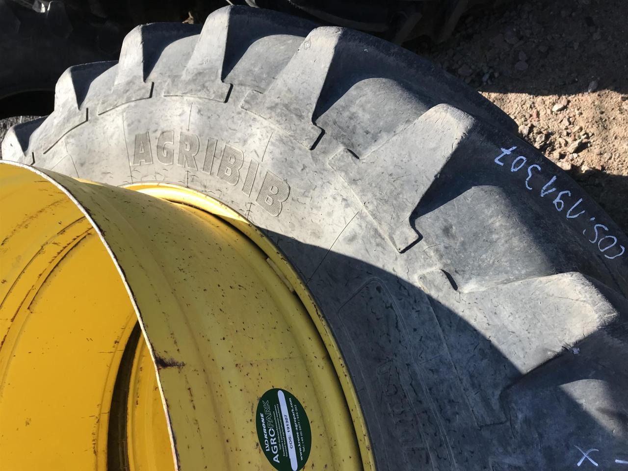 Michelin 520/85R46 - Pneu pour Machine agricole: photos 5 Michelin 520/85R46 - Pneu pour Machine agricole: photos 5