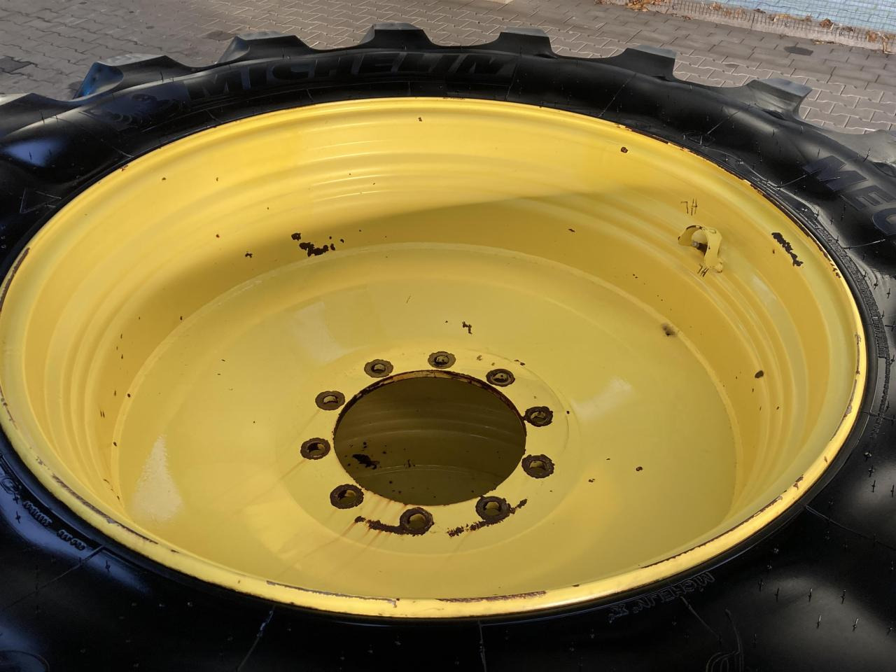 Michelin 620/70R38 - Pneu pour Machine agricole: photos 3 Michelin 620/70R38 - Pneu pour Machine agricole: photos 3