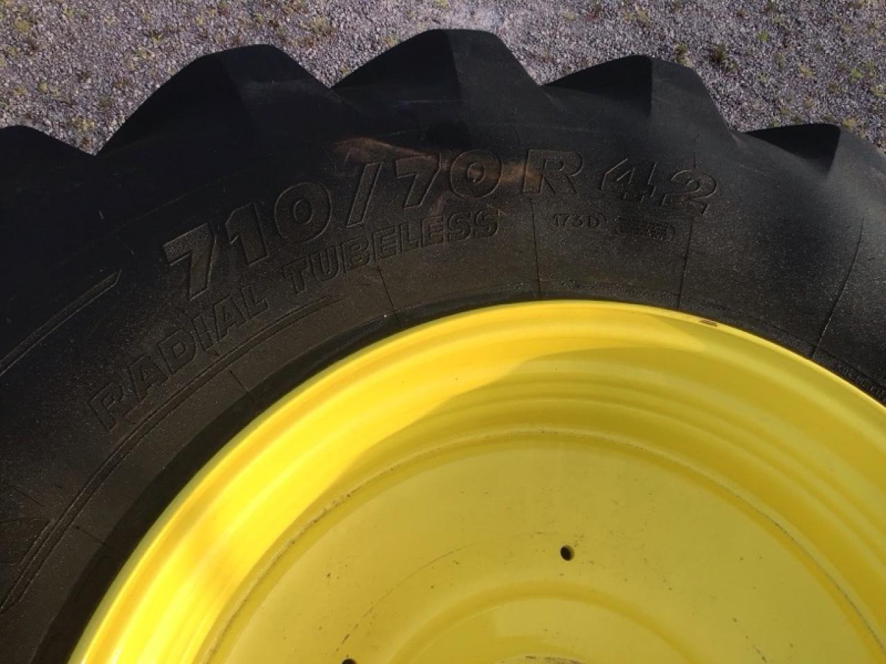 Michelin 710/70R42 - Pneu pour Machine agricole: photos 5 Michelin 710/70R42 - Pneu pour Machine agricole: photos 5