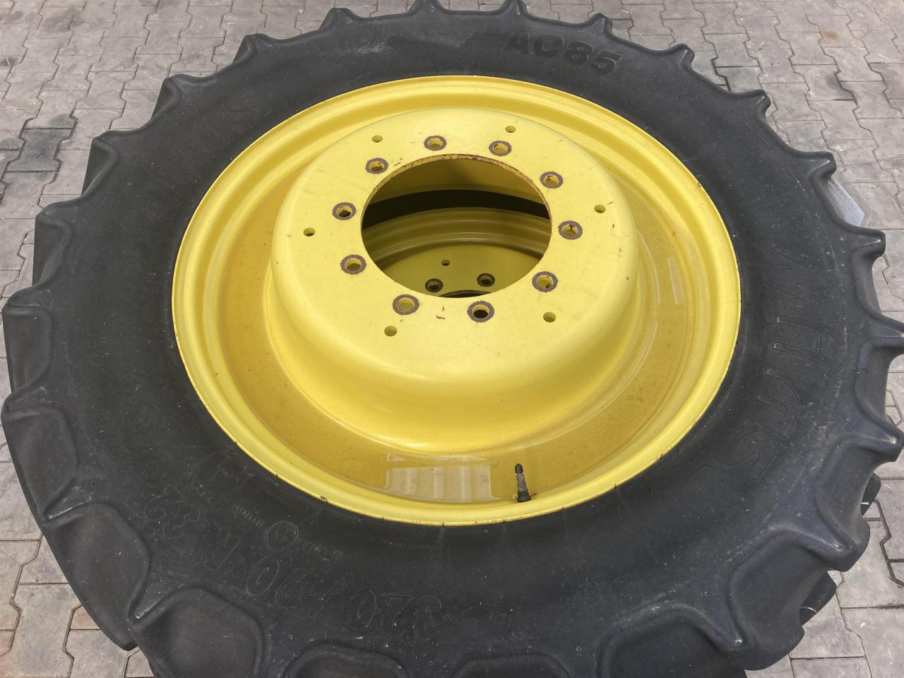 Mitas 320/90R32 - Pneu pour Machine agricole: photos 2 Mitas 320/90R32 - Pneu pour Machine agricole: photos 2