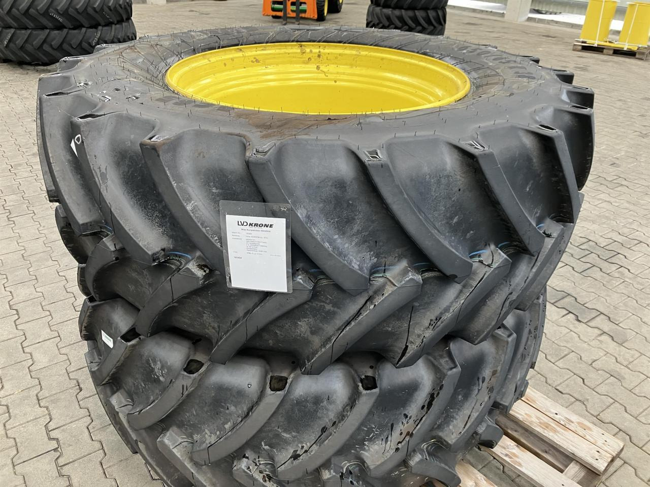 Mitas 650/65R38 - Pneu pour Machine agricole: photos 1 Mitas 650/65R38 - Pneu pour Machine agricole: photos 1