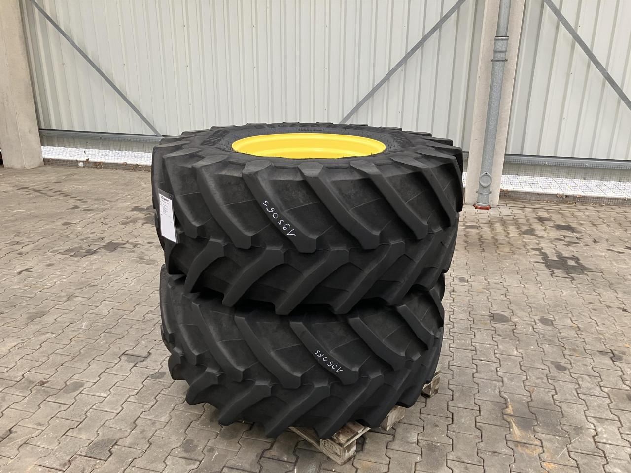 Trelleborg 600/70R28 - Pneu pour Machine agricole: photos 1 Trelleborg 600/70R28 - Pneu pour Machine agricole: photos 1