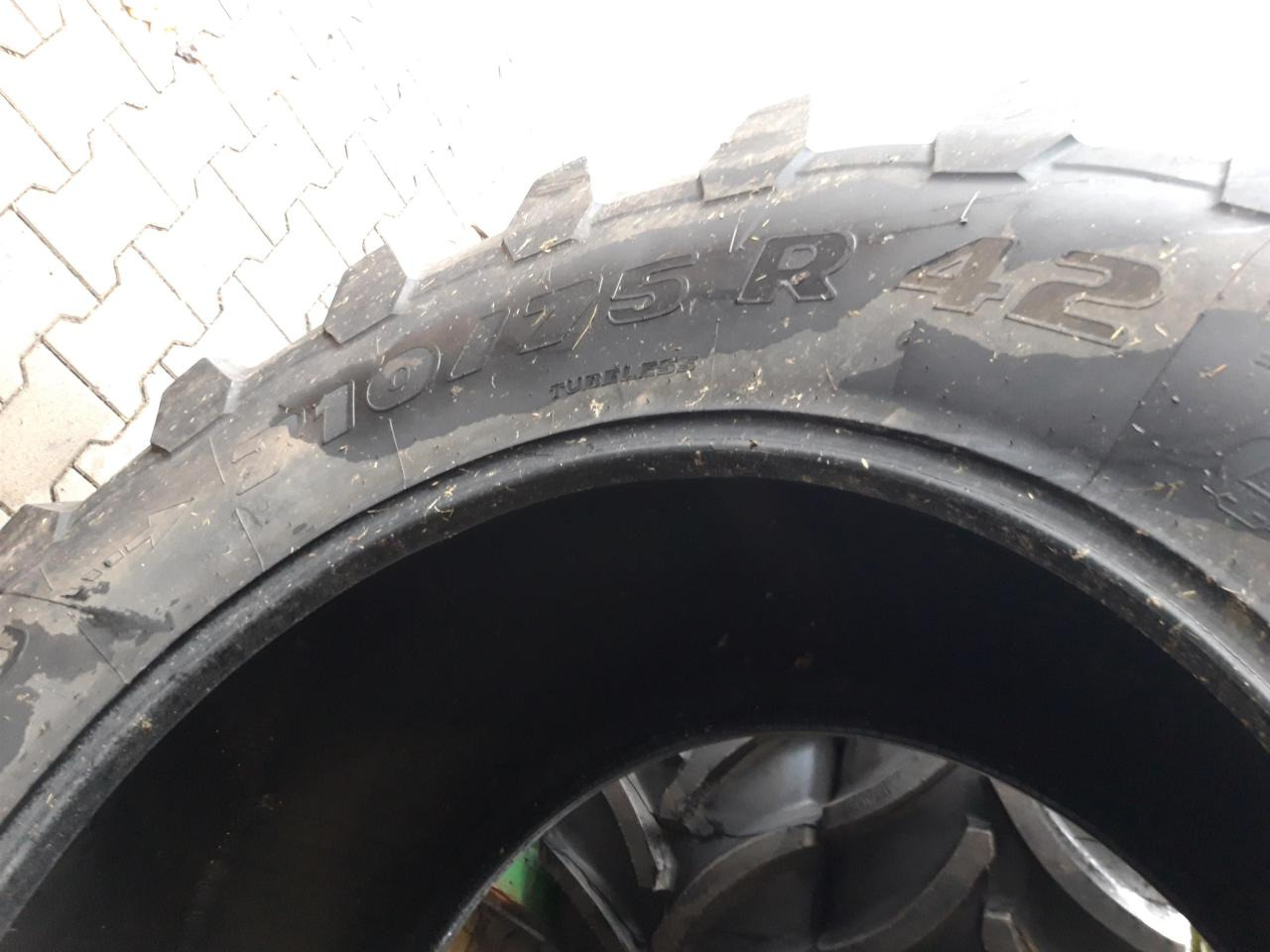 Trelleborg 710/75R42 - Pneu pour Machine agricole: photos 2 Trelleborg 710/75R42 - Pneu pour Machine agricole: photos 2