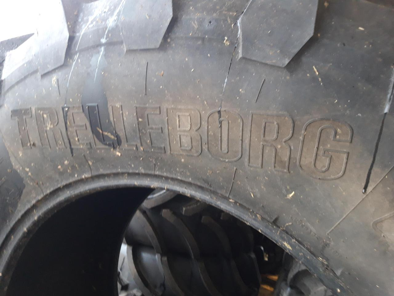 Trelleborg 710/75R42 - Pneu pour Machine agricole: photos 1 Trelleborg 710/75R42 - Pneu pour Machine agricole: photos 1