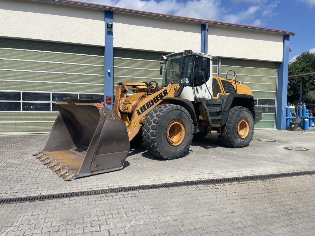 Liebherr L 576 - Chargeuse sur pneus: photos 1 Liebherr L 576 - Chargeuse sur pneus: photos 1