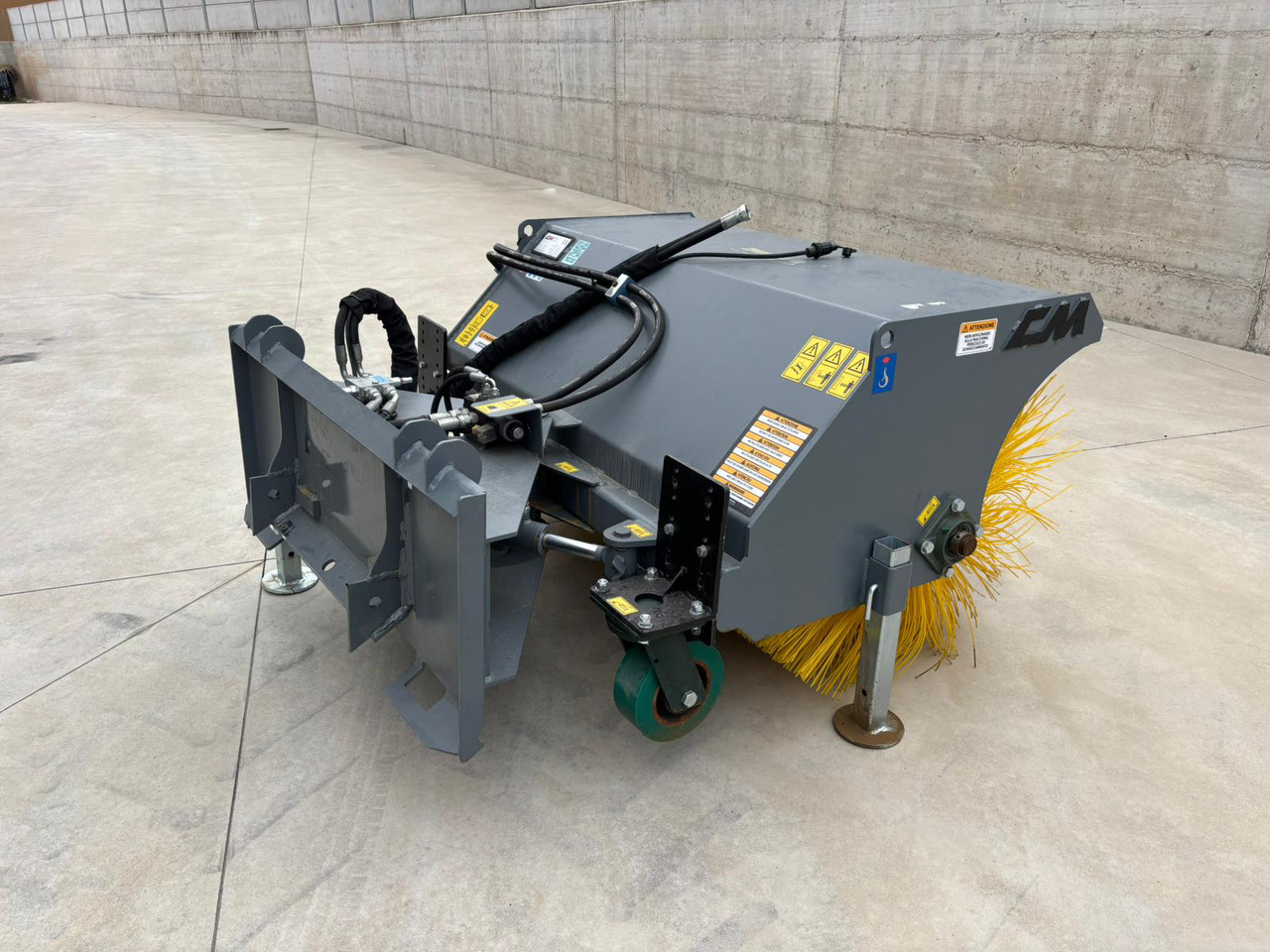 CM Angle sweeper CSA 125 - Brosse pour Engin de déneigement: photos 2 CM Angle sweeper CSA 125 - Brosse pour Engin de déneigement: photos 2