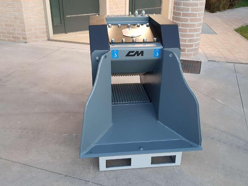 CM Crusher CBF-L 80 Crusher Bucket - Godet pour Mini chargeuse: photos 2 CM Crusher CBF-L 80 Crusher Bucket - Godet pour Mini chargeuse: photos 2