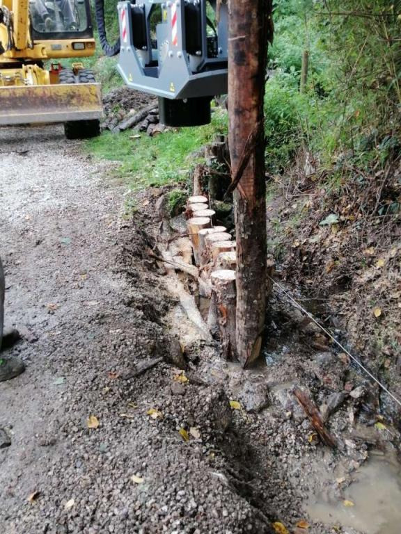 CM Crusher PV 45.80 Pile Driver - Mât de battage pour Mini chargeuse: photos 1 CM Crusher PV 45.80 Pile Driver - Mât de battage pour Mini chargeuse: photos 1