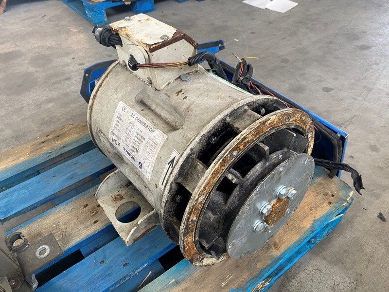 AC Generator 20 KVA generatordeel Alternator - Groupe électrogène: photos 2 AC Generator 20 KVA generatordeel Alternator - Groupe électrogène: photos 2