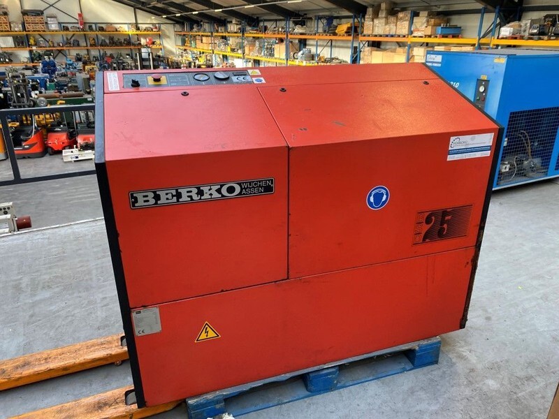 BERKO BSD 25 18.5 kW 2400 L / min 8 Bar Silent Elektrische Schroefcompressor - Compresseur d'air: photos 5 BERKO BSD 25 18.5 kW 2400 L / min 8 Bar Silent Elektrische Schroefcompressor - Compresseur d'air: photos 5