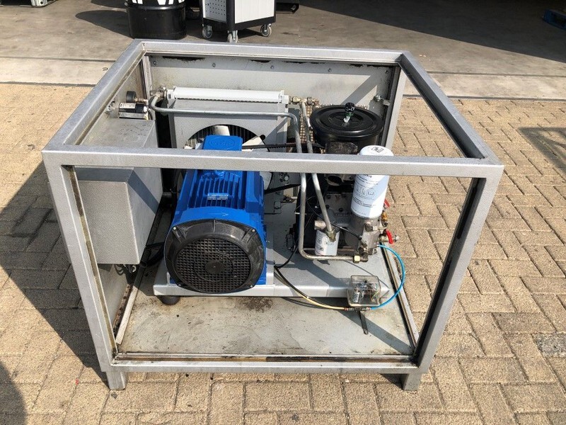 Creemers RCN 15-61 15 kW 1660 Liter/min 15 bar schroefcompressor - Compresseur d'air: photos 2 Creemers RCN 15-61 15 kW 1660 Liter/min 15 bar schroefcompressor - Compresseur d'air: photos 2