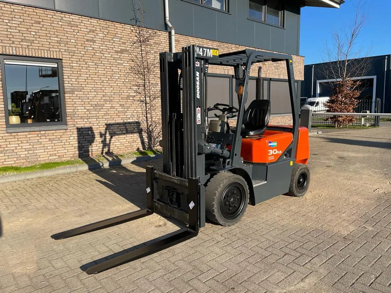 Doosan D30G Yanmar 3 ton Triplex Freelift Sideshift Diesel Heftruck 470 cm hefhoogte - Chariot élévateur diesel: photos 1 Doosan D30G Yanmar 3 ton Triplex Freelift Sideshift Diesel Heftruck 470 cm hefhoogte - Chariot élévateur diesel: photos 1