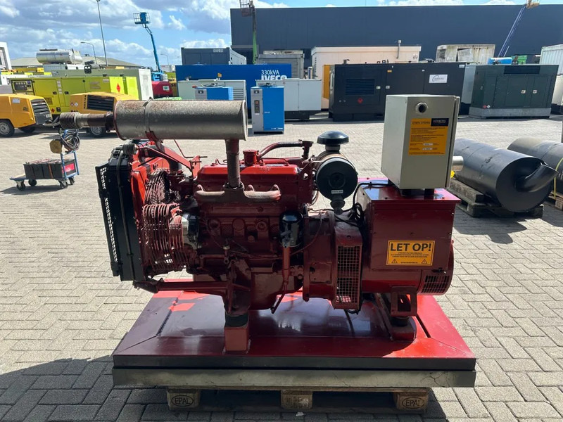 Iveco 8041 I 06.55 Leroy Somer 45 KVA noodstroom generatorset as New ! 104 hours - Groupe électrogène: photos 2 Iveco 8041 I 06.55 Leroy Somer 45 KVA noodstroom generatorset as New ! 104 hours - Groupe électrogène: photos 2