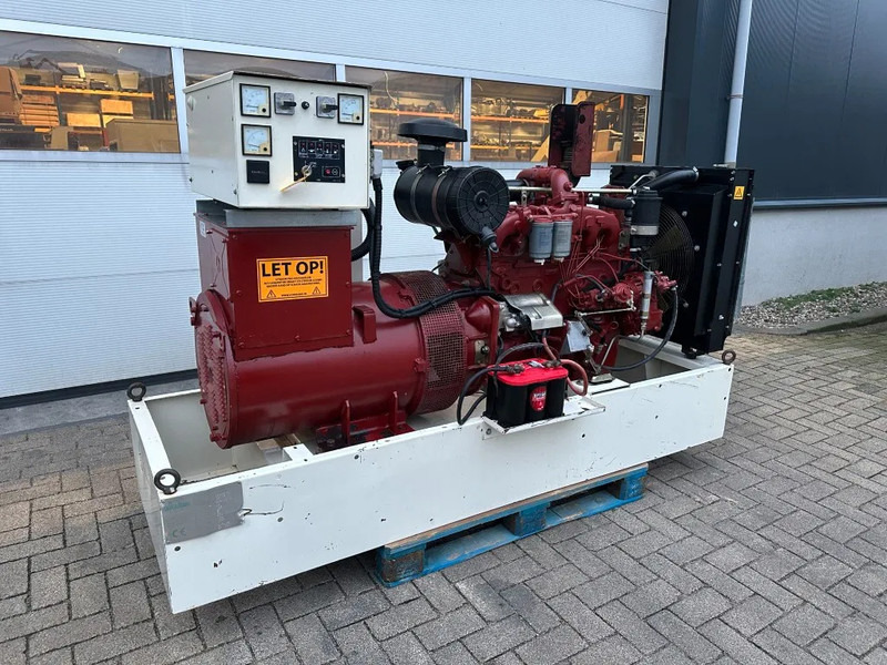 Iveco 8061 SI 07.05 A 550 Marelli 100 kVA noodstroom generatorset - Groupe électrogène: photos 5 Iveco 8061 SI 07.05 A 550 Marelli 100 kVA noodstroom generatorset - Groupe électrogène: photos 5