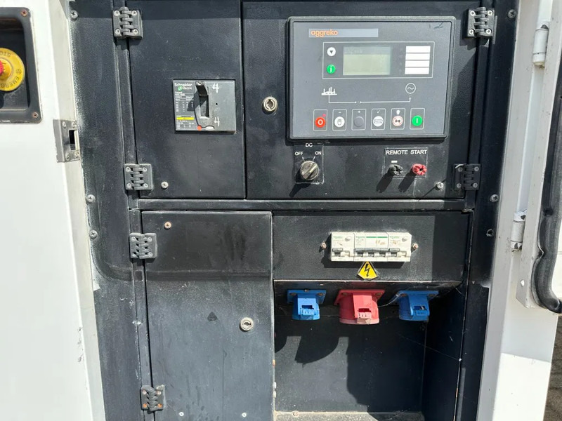 Iveco FPT F32 AM1A Leroy Somer 32 kVA Silent generatorset 216 hours ! - Groupe électrogène: photos 2 Iveco FPT F32 AM1A Leroy Somer 32 kVA Silent generatorset 216 hours ! - Groupe électrogène: photos 2
