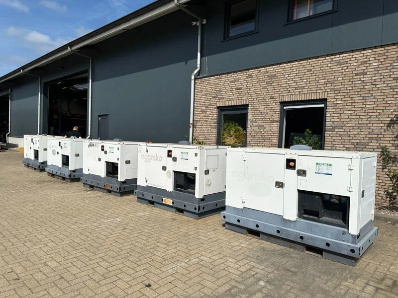 Iveco FPT F32 AM1A Leroy Somer 32 kVA Silent generatorset 39 hours ! - Groupe électrogène: photos 5 Iveco FPT F32 AM1A Leroy Somer 32 kVA Silent generatorset 39 hours ! - Groupe électrogène: photos 5