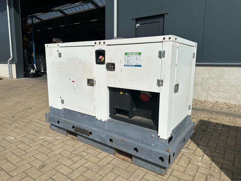 Iveco FPT F32 AM1A Leroy Somer 32 kVA Silent generatorset .. hours ! - Groupe électrogène: photos 1 Iveco FPT F32 AM1A Leroy Somer 32 kVA Silent generatorset .. hours ! - Groupe électrogène: photos 1