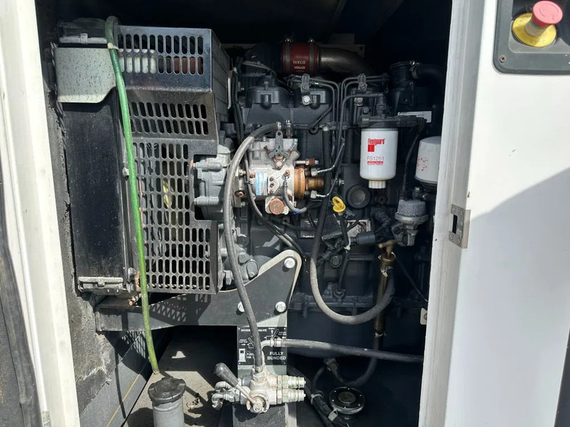 Iveco FPT F32 AM1A Leroy Somer 32 kVA Silent generatorset .. hours ! - Groupe électrogène: photos 4 Iveco FPT F32 AM1A Leroy Somer 32 kVA Silent generatorset .. hours ! - Groupe électrogène: photos 4