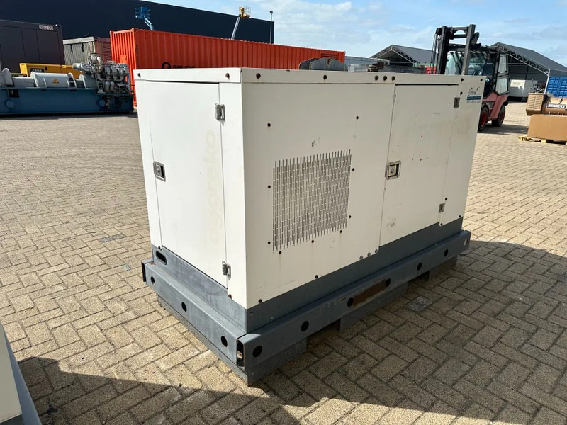 Iveco FPT F32 AM1A Leroy Somer 32 kVA Silent generatorset .. hours ! - Groupe électrogène: photos 3 Iveco FPT F32 AM1A Leroy Somer 32 kVA Silent generatorset .. hours ! - Groupe électrogène: photos 3