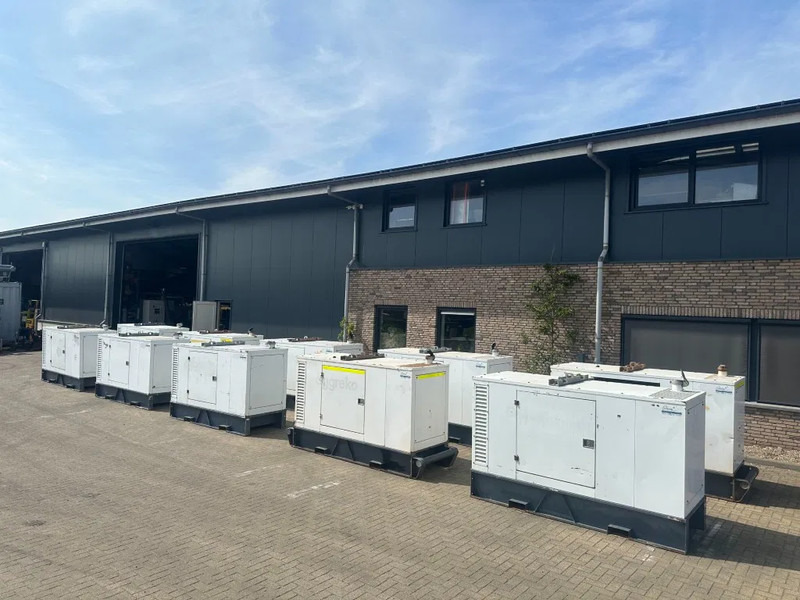 Iveco FPT NEF45 SM1A.A004 Stamford 60 kVA Silent Renrtal generatorset - Groupe électrogène: photos 2 Iveco FPT NEF45 SM1A.A004 Stamford 60 kVA Silent Renrtal generatorset - Groupe électrogène: photos 2