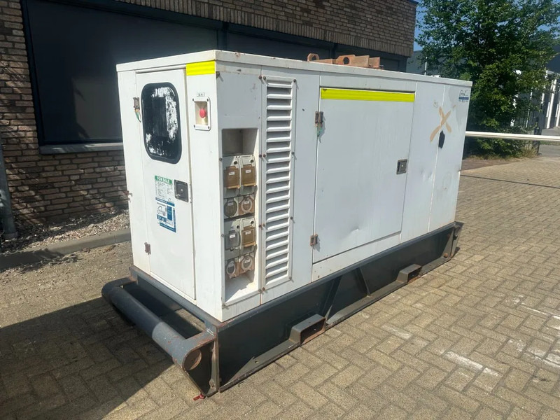 Iveco FPT NEF45 SM1A.A004 Stamford 60 kVA Silent Renrtal generatorset - Groupe électrogène: photos 5 Iveco FPT NEF45 SM1A.A004 Stamford 60 kVA Silent Renrtal generatorset - Groupe électrogène: photos 5