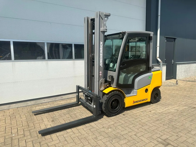 Jungheinrich DFG 425 Triplex Freelift Sideshift 2.5 ton Diesel Heftruck as New ! 675 hours ! - Chariot élévateur diesel: photos 5 Jungheinrich DFG 425 Triplex Freelift Sideshift 2.5 ton Diesel Heftruck as New ! 675 hours ! - Chariot élévateur diesel: photos 5