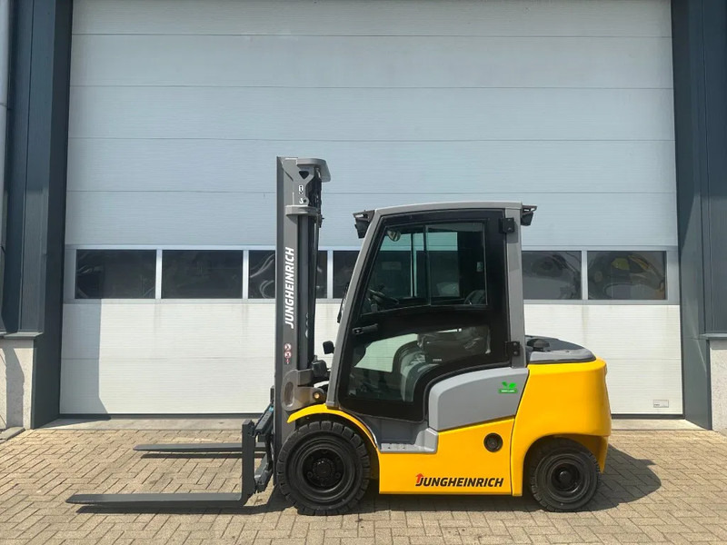 Jungheinrich DFG 425 Triplex Freelift Sideshift 2.5 ton Diesel Heftruck as New ! 675 hours ! - Chariot élévateur diesel: photos 1 Jungheinrich DFG 425 Triplex Freelift Sideshift 2.5 ton Diesel Heftruck as New ! 675 hours ! - Chariot élévateur diesel: photos 1