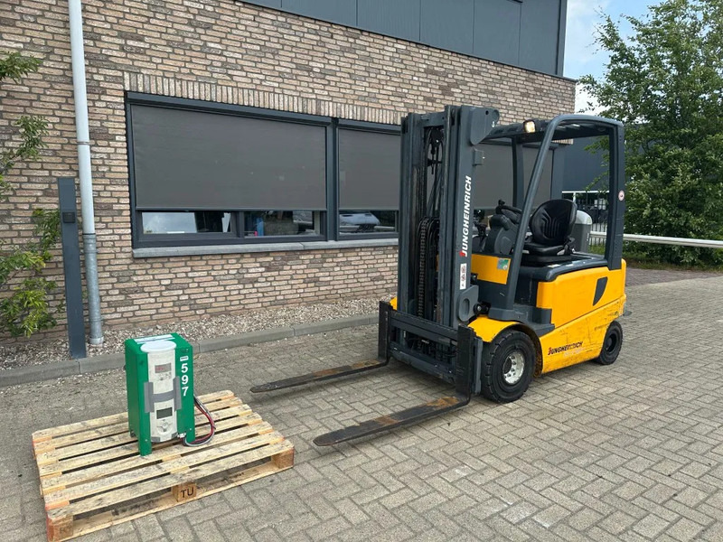 Jungheinrich EFG 425 k-470DZ/SP 2.5 ton Triplex Freelift Sideshift Elektra Heftruck Accu 2016 - Chariot élévateur électrique: photos 4 Jungheinrich EFG 425 k-470DZ/SP 2.5 ton Triplex Freelift Sideshift Elektra Heftruck Accu 2016 - Chariot élévateur électrique: photos 4