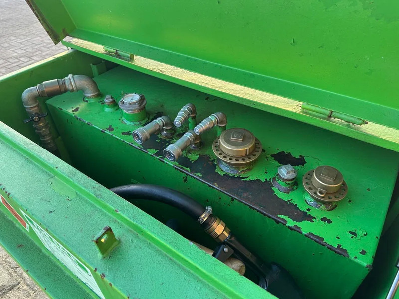 Kiwa IBC Steenbergen 750 liter Dieseltank met Handpomp Milieutank - Cuve de stockage: photos 5 Kiwa IBC Steenbergen 750 liter Dieseltank met Handpomp Milieutank - Cuve de stockage: photos 5