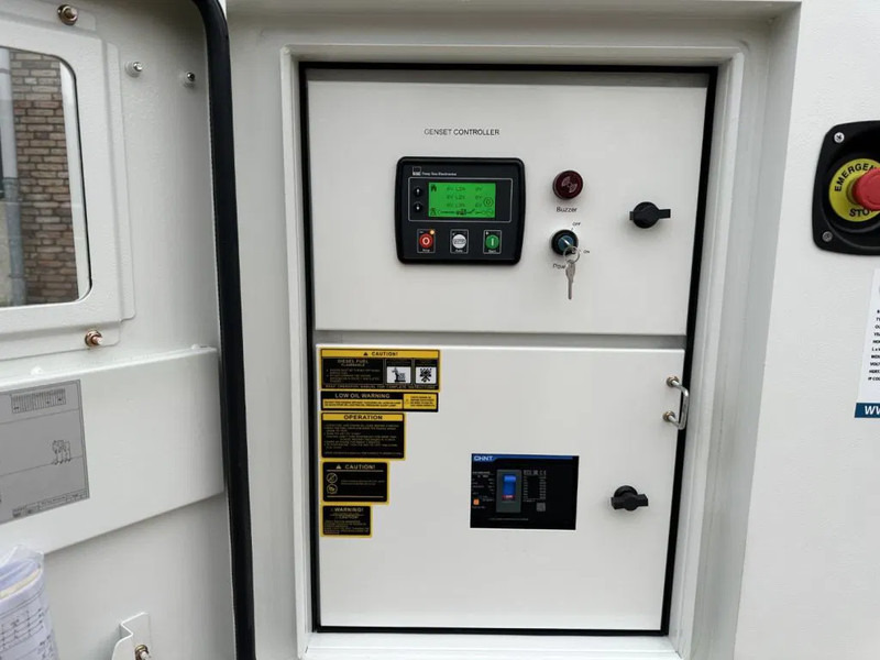 Perkins 1104C-44TAG2 Leroy Somer 110 kVA Silent generatorset LOADSHARING / SYNCHRONISING TO GRID - Groupe électrogène: photos 4 Perkins 1104C-44TAG2 Leroy Somer 110 kVA Silent generatorset LOADSHARING / SYNCHRONISING TO GRID - Groupe électrogène: photos 4