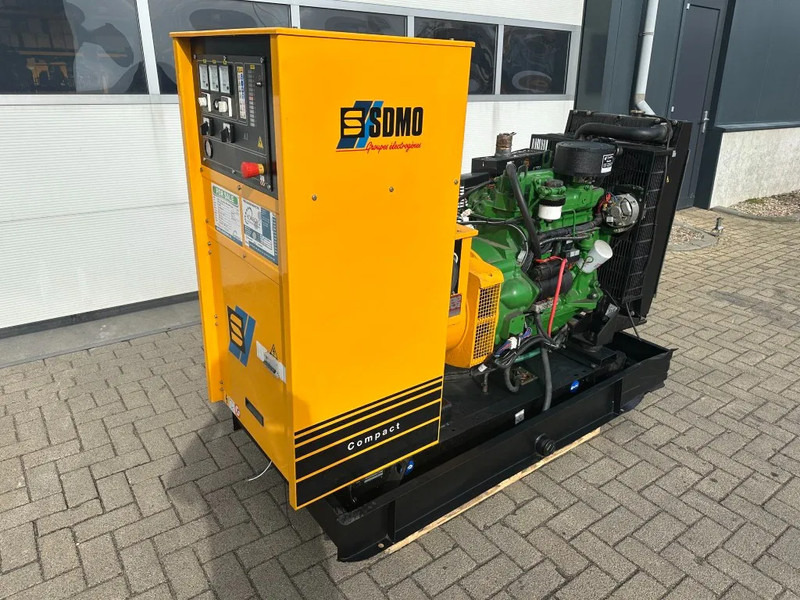 SDMO John Deere 4039 DF 007 Leroy Somer 40 kVA noodstroom generatorset 154 hours ! - Groupe électrogène: photos 2 SDMO John Deere 4039 DF 007 Leroy Somer 40 kVA noodstroom generatorset 154 hours ! - Groupe électrogène: photos 2