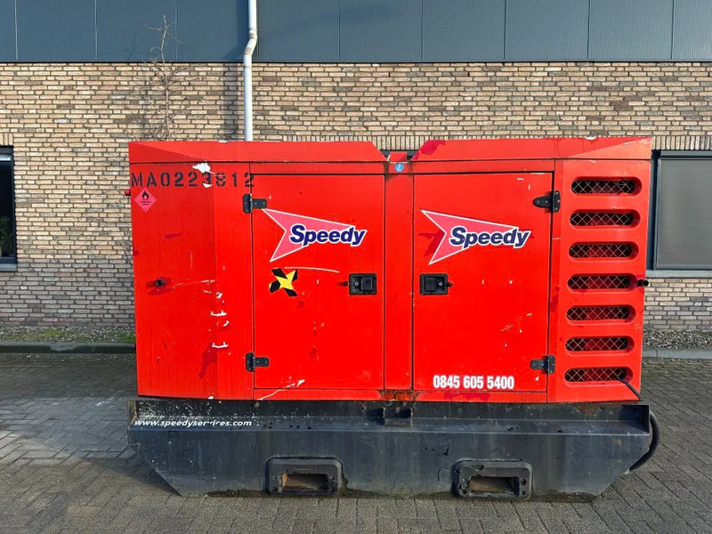 SDMO R110 C3 John Deere Leroy Somer 110 kVA Silent Rental generatorset Stage 3A - Groupe électrogène: photos 1 SDMO R110 C3 John Deere Leroy Somer 110 kVA Silent Rental generatorset Stage 3A - Groupe électrogène: photos 1
