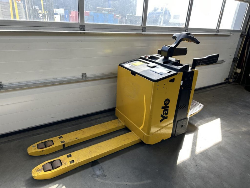 Yale MP 20 X FBW 2 ton Palletwagen Elektra Pallettruck Meerijder - Transpalette: photos 1 Yale MP 20 X FBW 2 ton Palletwagen Elektra Pallettruck Meerijder - Transpalette: photos 1