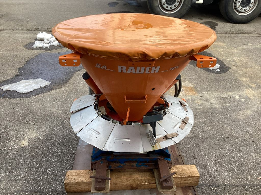 Rauch SA121 R Typ 4 Salzstreuer Splittstreuer hydr. - Epandeur de sable: photos 1 Rauch SA121 R Typ 4 Salzstreuer Splittstreuer hydr. - Epandeur de sable: photos 1