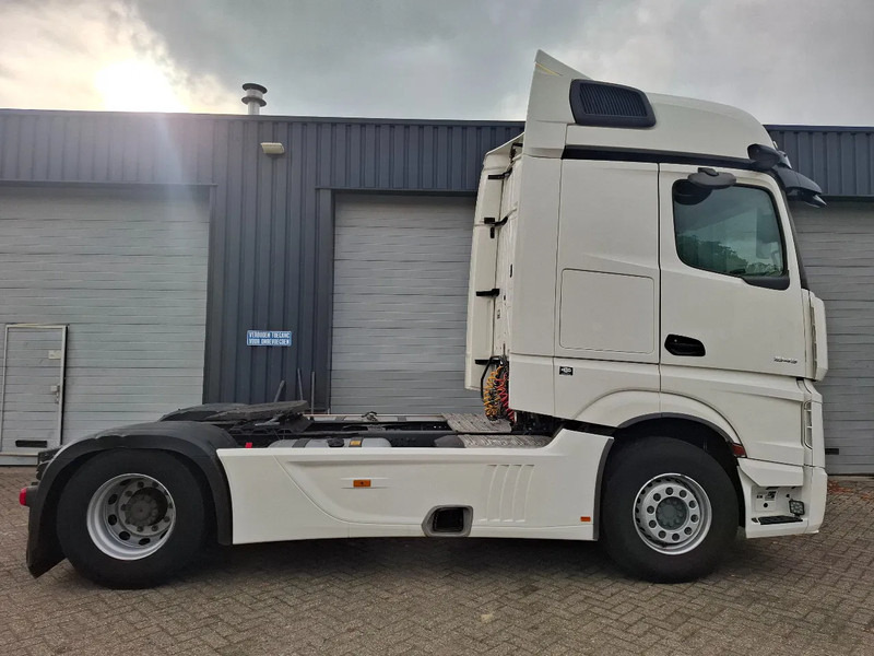 Mercedes-Benz Actros 1945 More PCS in stock - Tracteur routier: photos 5 Mercedes-Benz Actros 1945 More PCS in stock - Tracteur routier: photos 5