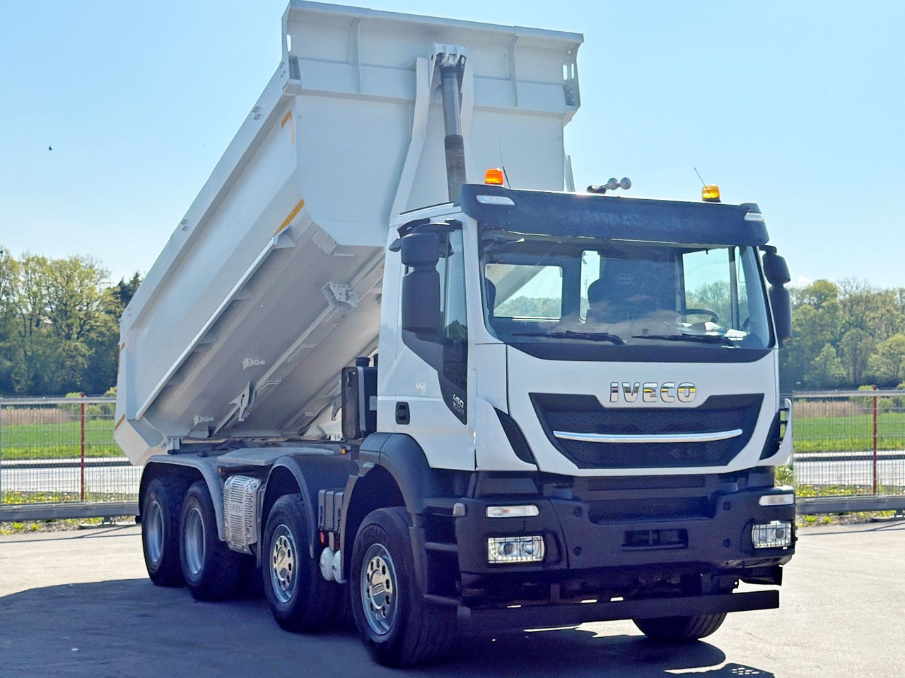 Iveco STRALIS X - WAY 460 * KIPPER * 8x4 * TOPZUSTAND - Camion benne: photos 3 Iveco STRALIS X - WAY 460 * KIPPER * 8x4 * TOPZUSTAND - Camion benne: photos 3