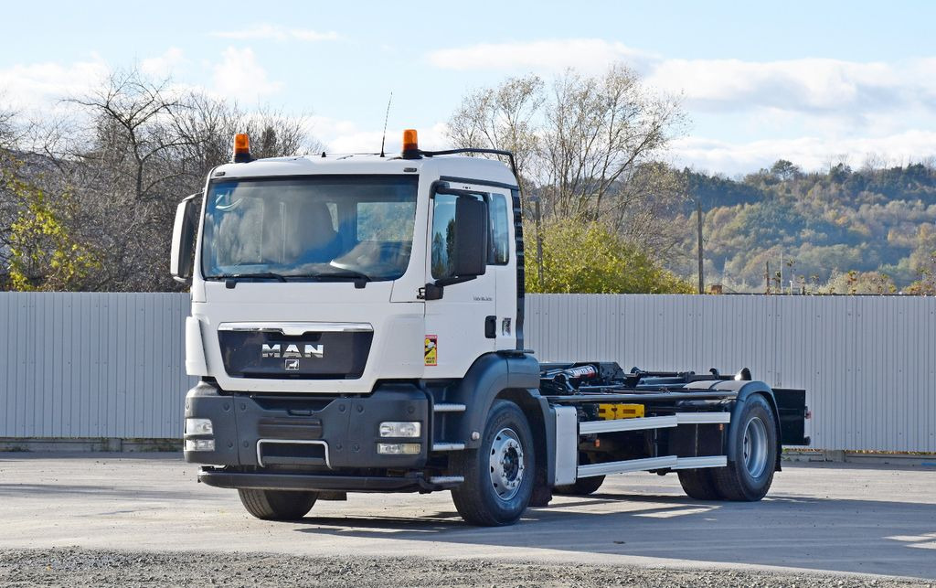 MAN TGS 18.320 Abrollkipper * Top Zustand! MAN TGS 18.320 Abrollkipper * Top Zustand! - Camion ampliroll: photos 1 MAN TGS 18.320 Abrollkipper * Top Zustand! MAN TGS 18.320 Abrollkipper * Top Zustand! - Camion ampliroll: photos 1