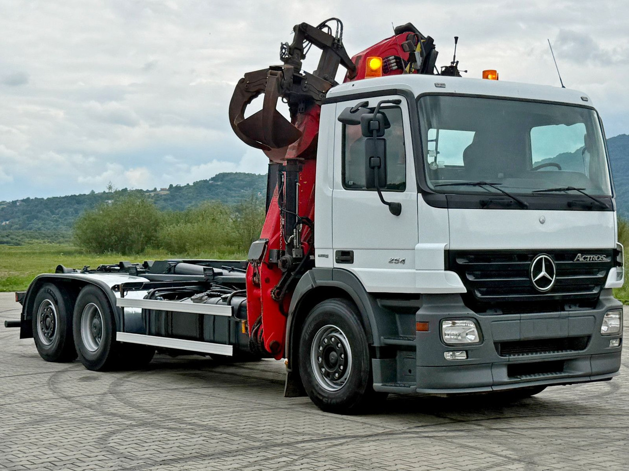 Mercedes-Benz ACTROS 2541 * ABROLLKIPPER * EPSILON E140Z81*TOP - Camion ampliroll, Camion grue: photos 3 Mercedes-Benz ACTROS 2541 * ABROLLKIPPER * EPSILON E140Z81*TOP - Camion ampliroll, Camion grue: photos 3