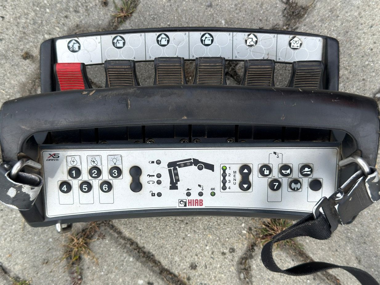 Camion grue Renault K 380 * HIAB 144 BS - 3 HIDUO + FUNK * 6x4 * TOP: photos 13 Camion grue Renault K 380 * HIAB 144 BS - 3 HIDUO + FUNK * 6x4 * TOP: photos 13