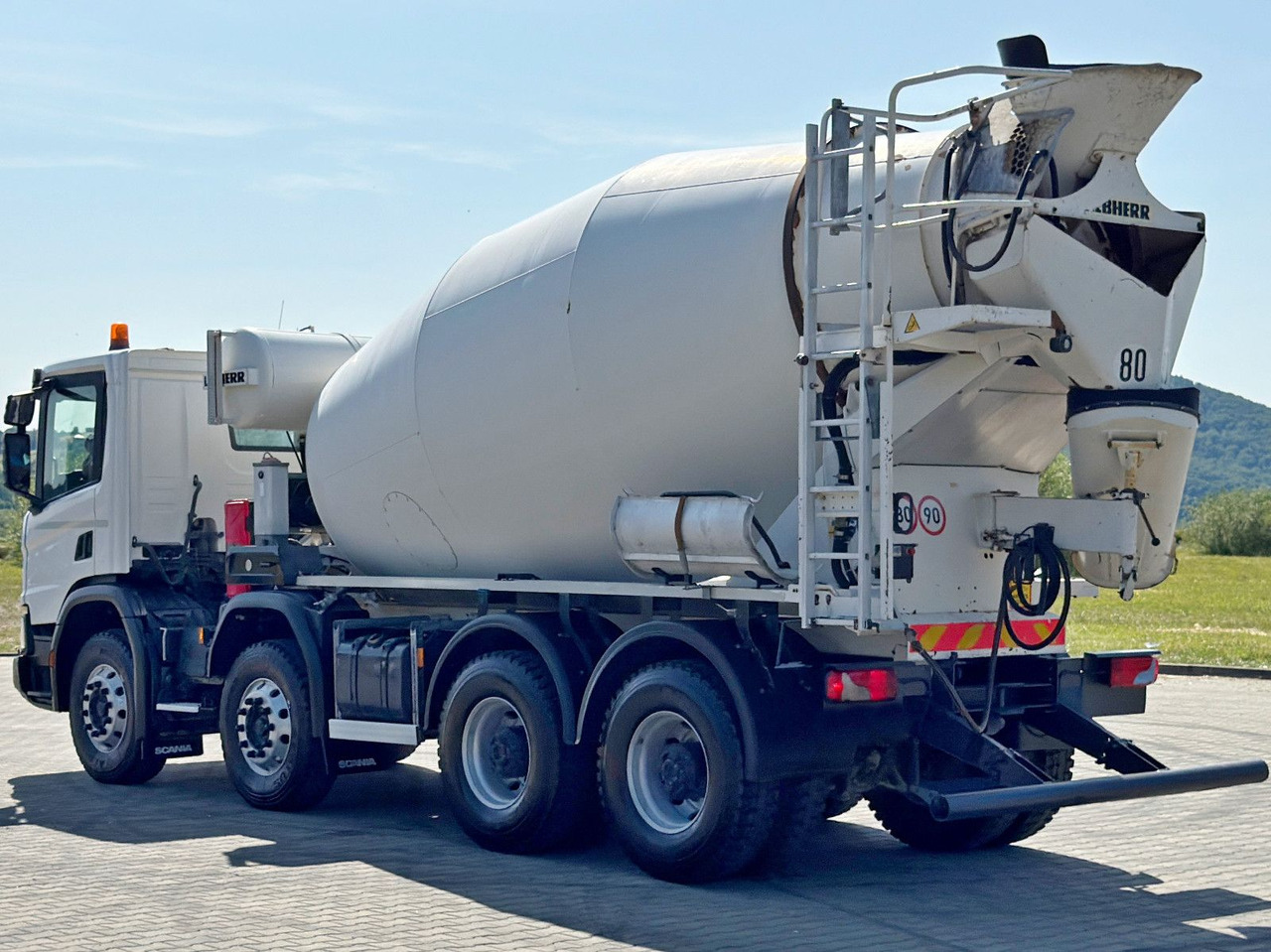 Scania P 450 * Betonmischer * 8x4 * TOPZUSTAND - Camion malaxeur: photos 5 Scania P 450 * Betonmischer * 8x4 * TOPZUSTAND - Camion malaxeur: photos 5