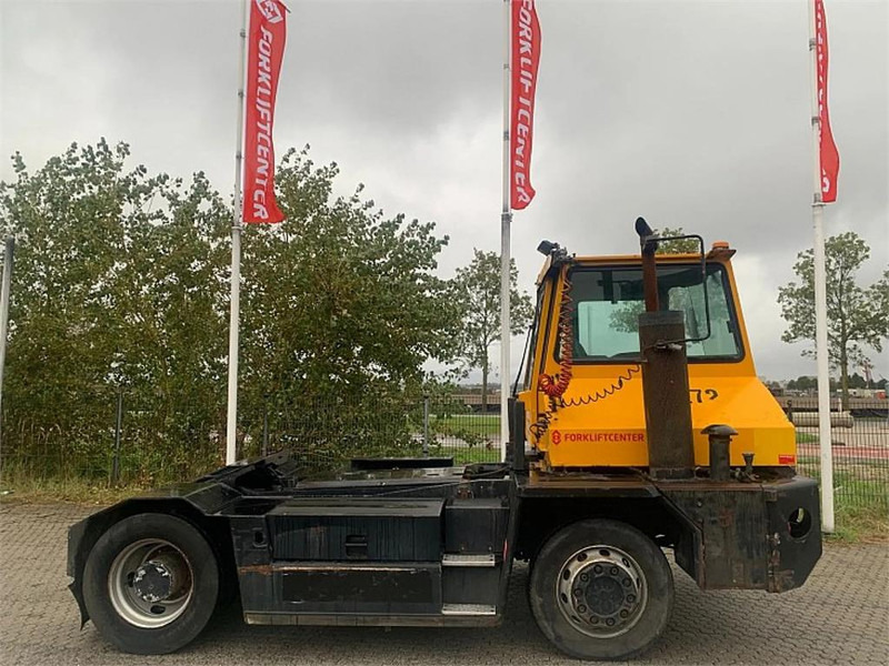 Sisu TRX182A4L2C18 - Tracteur portuaire: photos 2 Sisu TRX182A4L2C18 - Tracteur portuaire: photos 2
