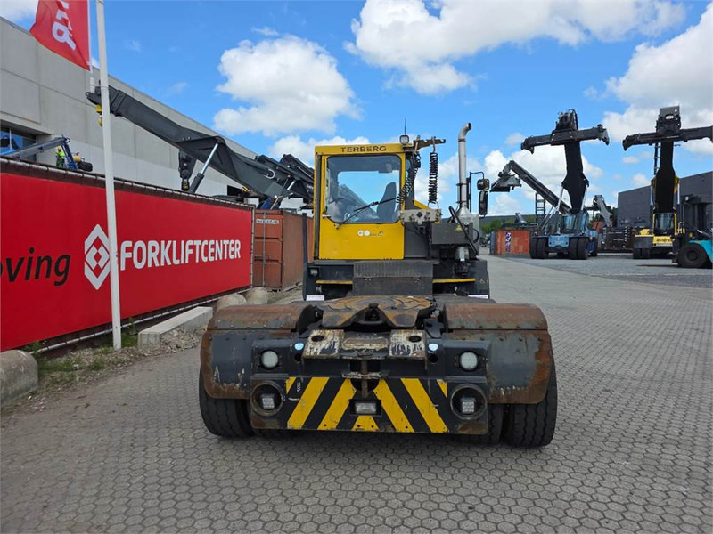 Terberg RT222 4x4 - Tracteur portuaire: photos 5 Terberg RT222 4x4 - Tracteur portuaire: photos 5