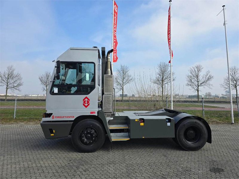 Tracteur portuaire Terberg YT220: photos 9