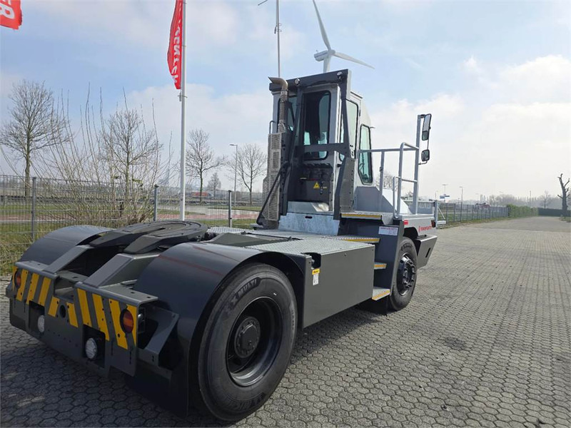 Tracteur portuaire Terberg YT220: photos 15