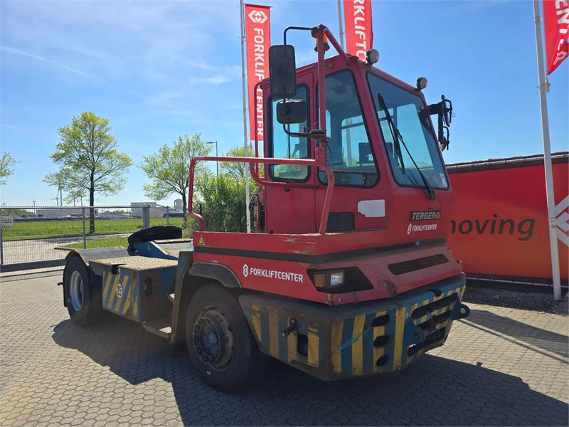 Terberg YT222 - Tracteur portuaire: photos 1 Terberg YT222 - Tracteur portuaire: photos 1