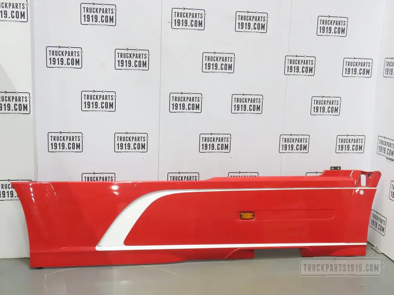 DAF 2123059 Side skirt Re. WB380 DAF - Carrosserie et extérieur pour Camion: photos 1 DAF 2123059 Side skirt Re. WB380 DAF - Carrosserie et extérieur pour Camion: photos 1